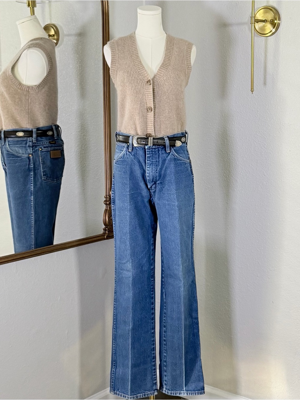 Vintage Wrangler High Waisted Classic Medium Blue Jeans Bootcut/Straight Fit 31